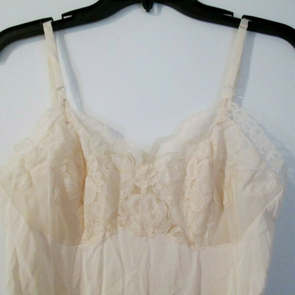 Vintage Rockabilly Gaymode Ivory Nylon Full Slip Gown with Lace sz 34 Average